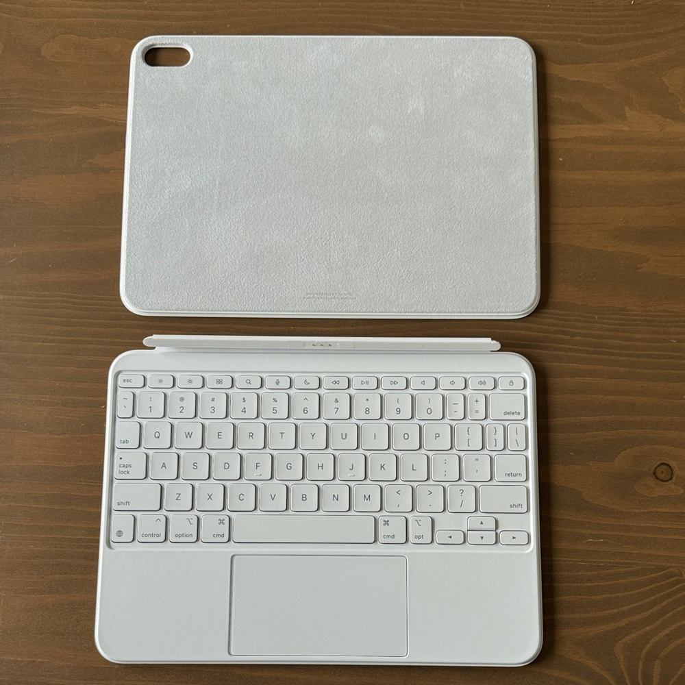 Apple iPad Magic Keyboard Folio - 10th Gen - White